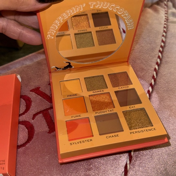 Revolution Beauty Looney Tunes x I Heart Revolution Sylvester Shadow Palette NEW - Picture 4 of 4